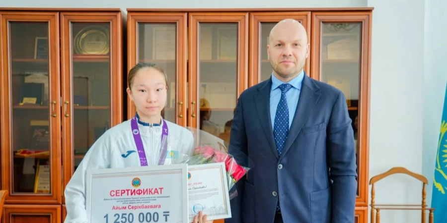 Астана қаласының спорт басқармасы әлем чемпионына қаржылай сыйақы берді
