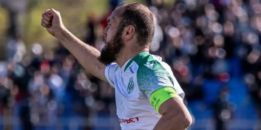 Сапанов не собирается вешать бутсы на гвоздь