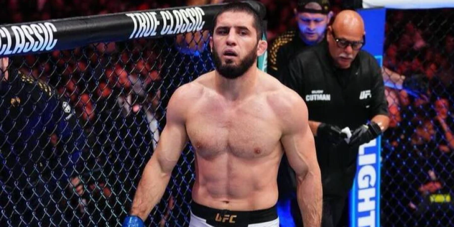 Сопернику Ислама Махачева не оставили шансов в титульном бою UFC