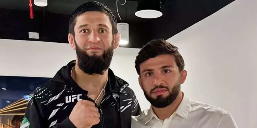 Лидер рейтинга UFC легкого веса озвучил имя мега-крутого секунданта в своем углу