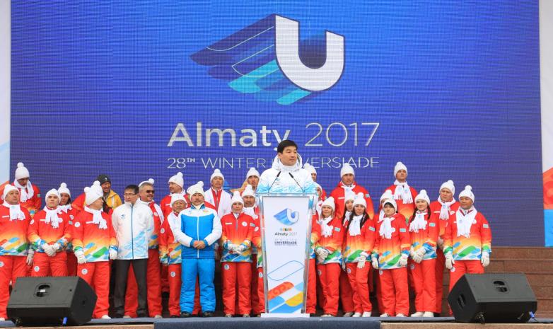 Бауыржан Байбек Универсиада алауымен жүгірді