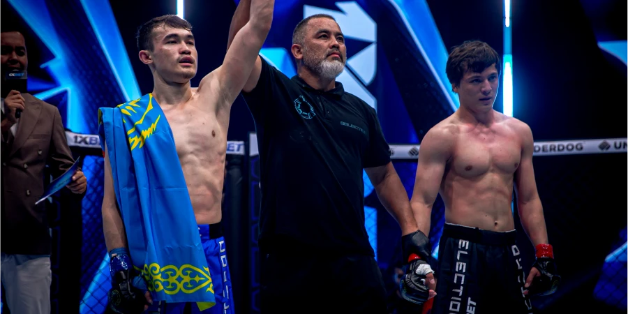 Невероятным камбэком казахстанца завершился бой в ММА