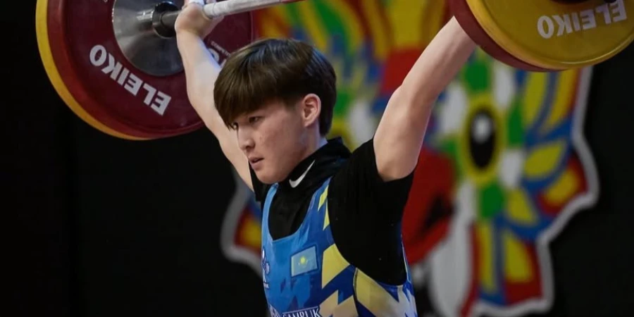16-летний казахстанец выиграл чемпионат мира по тяжелой атлетике