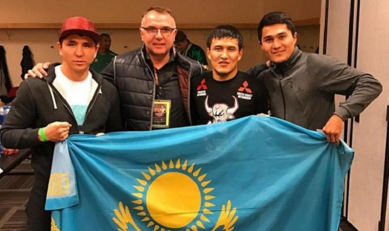 Асхат Уәлиханов америкалық боксшыны  жеңді