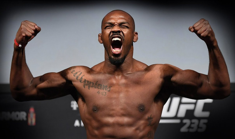 ВИДЕО. Взвешивание участников турнира UFC 239: Джонс - Сантос