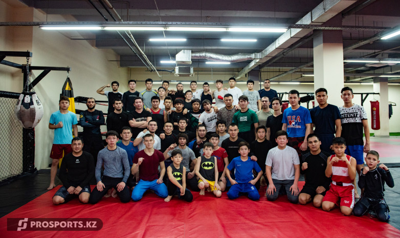 Асылжан Бакытжанулы провел открытую тренировку в Almaty Fight Academy