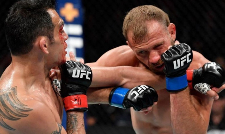 UFC 238: Фергюсон Ковбойды жеңді