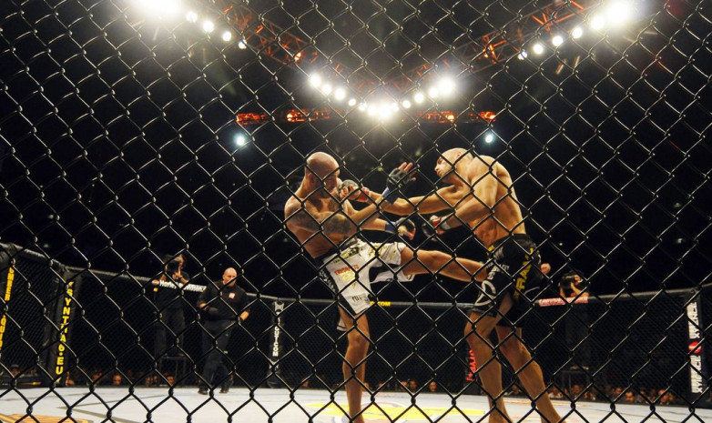 Реферидің әрекетсіздігінен MMA файтері өлім құша жаздады (видео)