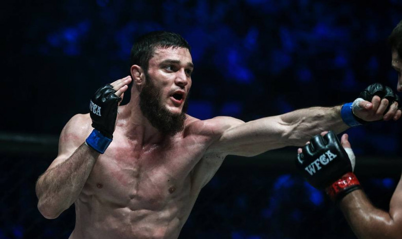 Ресейлік спортшы чемпиондық белбеуін қазақ халқына сыйға тартты