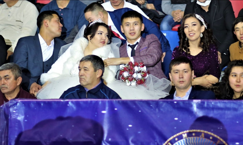 Жас жұбайлар үйлену тойын ММА-дан өткен Қазақстан кубогында тойлаған