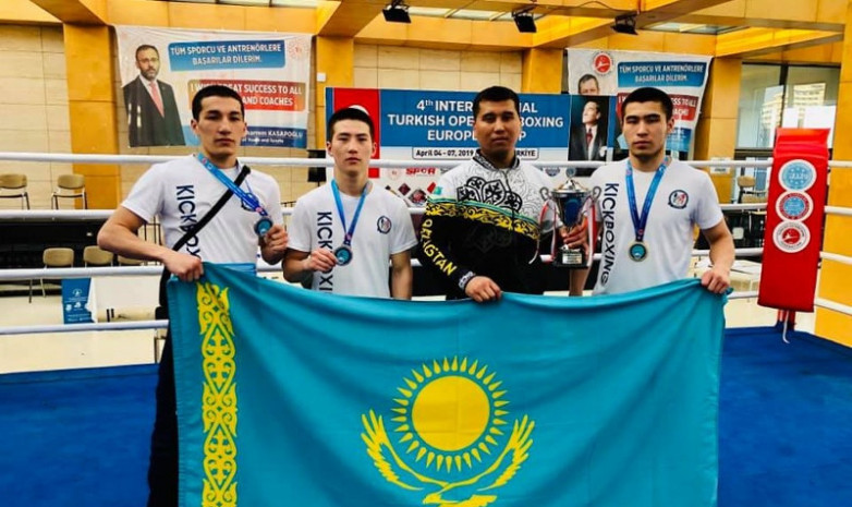 Кикбоксшыларымыз халықаралық турнирде топ жарды
