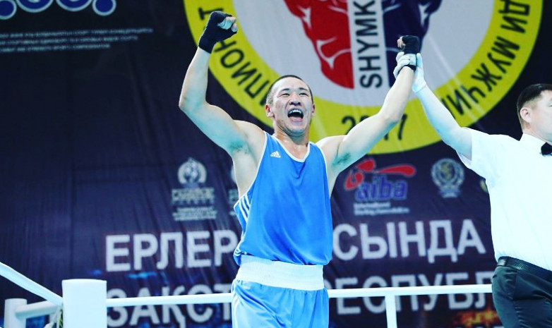Ел чемпионы кәсіпқой боксқа ауысты