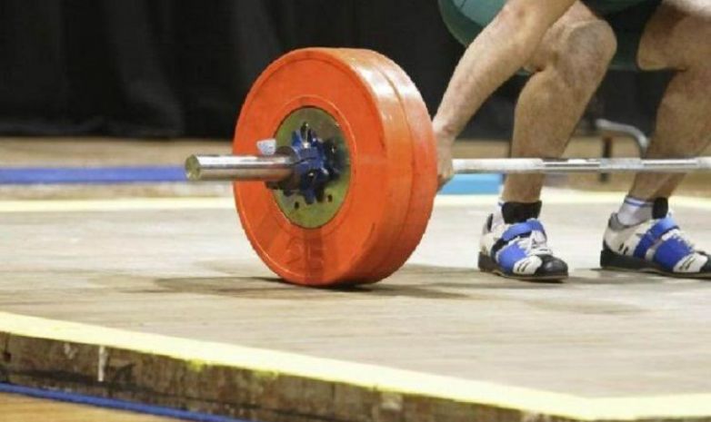 17 жастағы қазақ жігіті пауэрлифтингтен әлем чемпионы атанды
