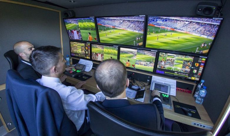 Әлем чемпионатында VAR жүйесі бойынша қызмет атқаратын төрешілер