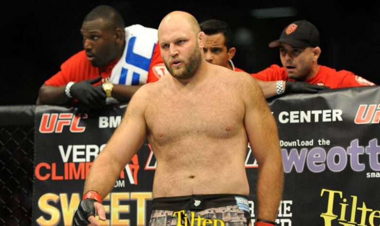 Ротвелл победил Сен-Прю со-главном бою турнира UFC Fight Night 171