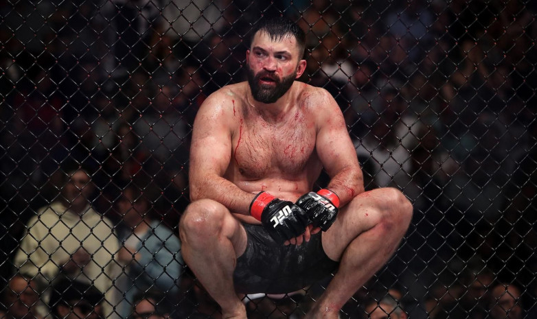 ВИДЕО. Экс-чемпион UFC зажег огнемет на улице