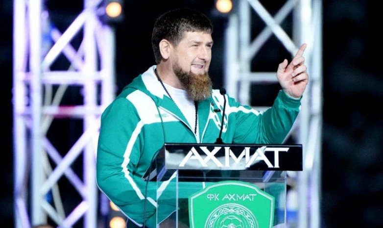 «Коронавирус жұқтыруы мүмкін». Шешенстан Президенті Мәскеуге жеткізілді