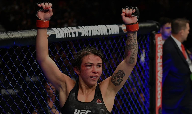 UFC Fight Night 172: Клаудия Гаделья Анджела Хилден басым түсті