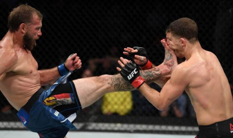 UFC 249: Энтони Петтис пен Дональд Серроне арасындағы жекпе-жекке бейнешолу 