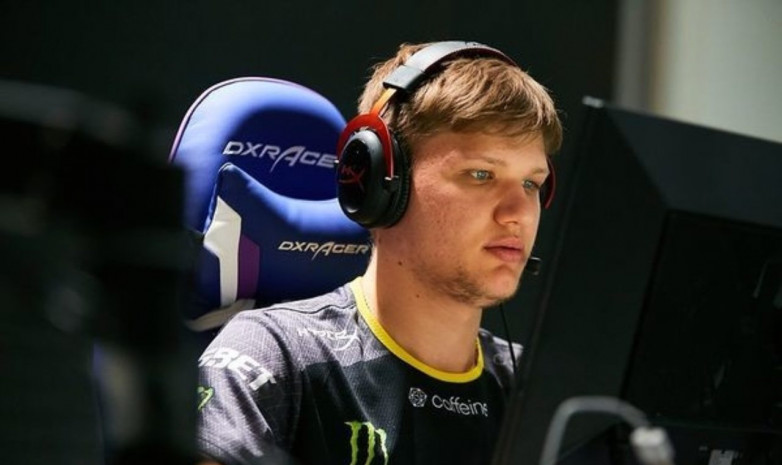 С Porsche Александра «s1mple» Костылева сняли зеркала и разбили фары