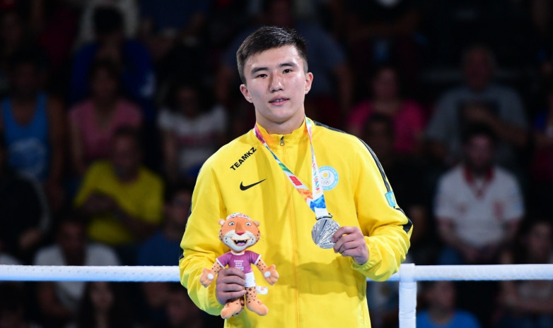 Жастар арасында Азия чемпионы кәсіпқой бокстағы дебютіне дайындалып жатыр 