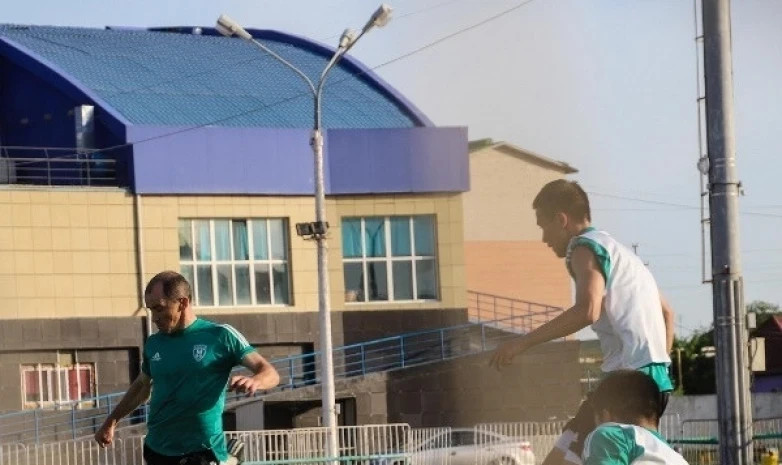 «Атырау» командасының жаттығуынан фоторепортаж