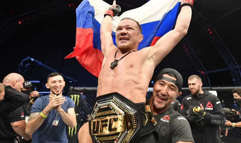 ВИДЕО. «Газуй, братан, газуй!» Петру Яну подарили Mercedes за победу на UFC 251