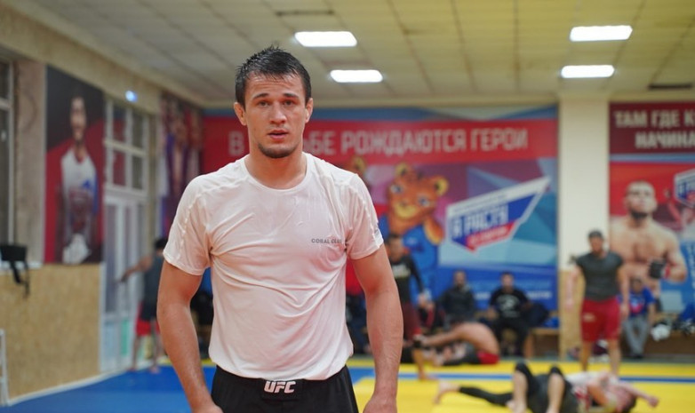 Усман Нурмагомедов одержал 10-ю победу в ММА на турнире UAE Warriors 12