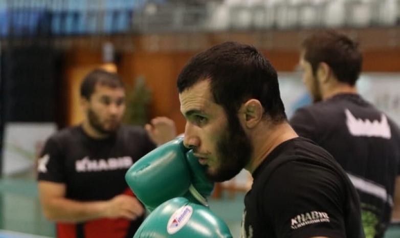 Боец из команды Нурмагомедова потерял сознание перед боем на турнире UAE Warriors 13