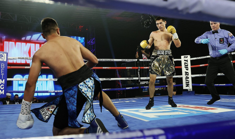 ВИДЕО тяжелого нокаута Алимханулы аргентинцу в бою за титулы WBC и WBO