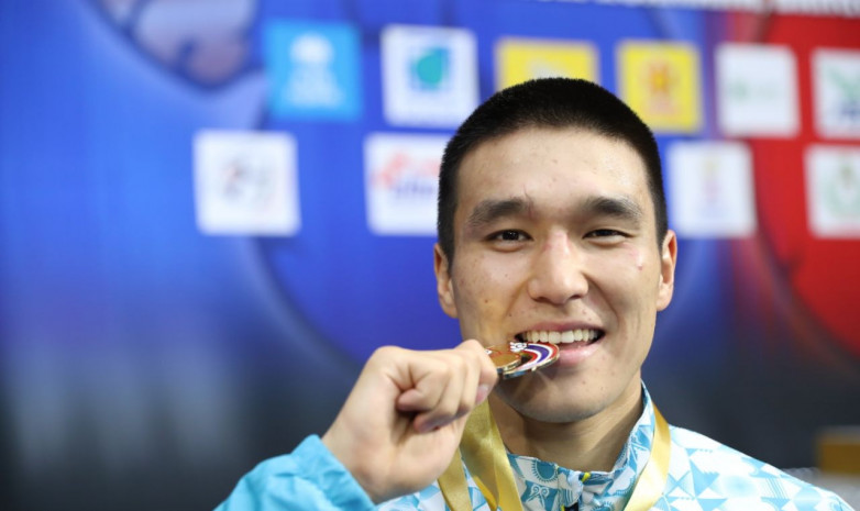 Фото. Казахстанский боксер готовится к бою за пояс чемпиона WBC International