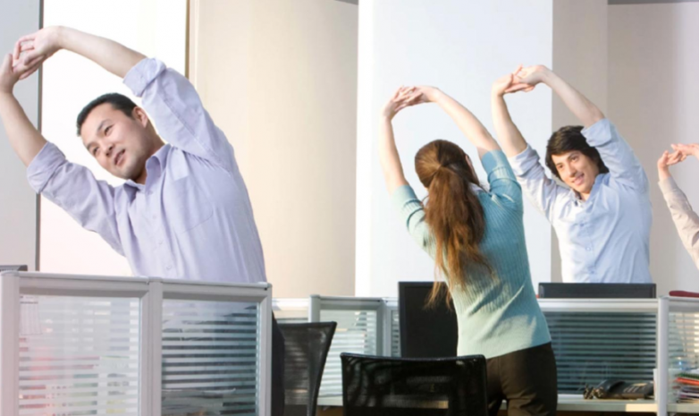 Қазақстанда жұмыс берушілер қызметкерлерін жаттығу жасатқызуға міндеттелді