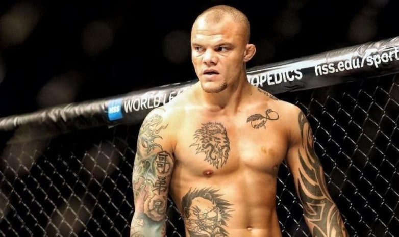 Энтони Смит UFC Vegas 15 турнирінде Девин Кларкты тұншықтыру әдісімен жеңді