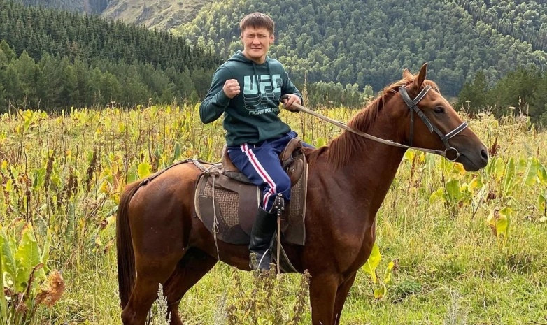 «Қазақтың кім екенін сезінесің». Жалғас Жұмағұлов қарсыласына үндеу жасады