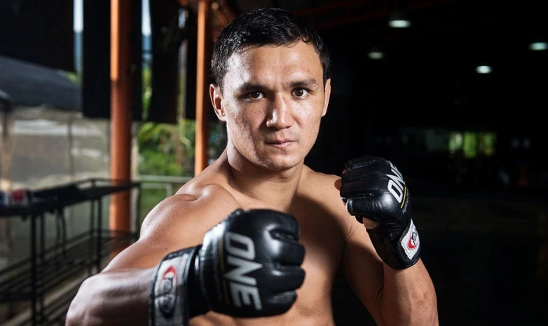 «Очень обидно конечно». Кайрат Ахметов прокомментировал перенос боя с филиппинцем