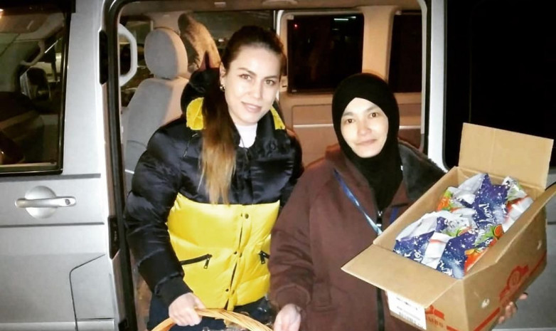Шарипова мұқтаж балаларға сыйлық жасады