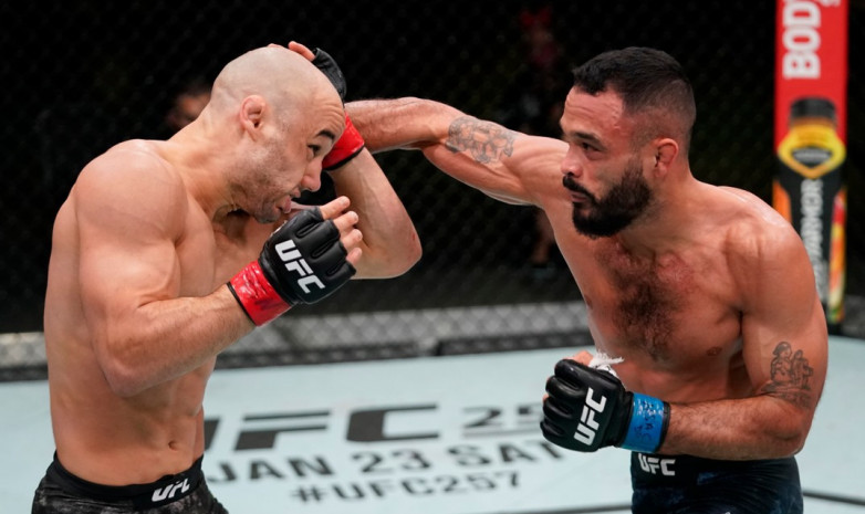 UFC Vegas 17 турнирінде Марлон Мораес нокаутпен ұтылды