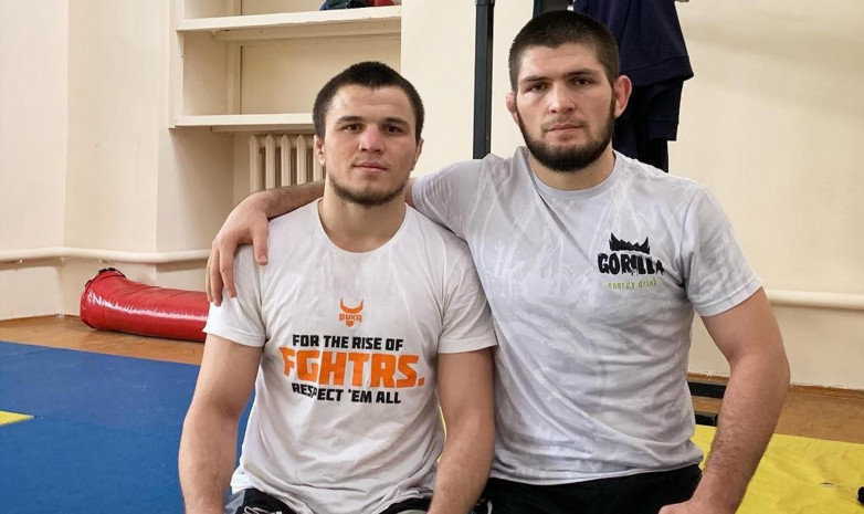 ВИДЕО. Хабиб Нурмагомедов пожал руку Морозову после его поражения в поединке с Умаром