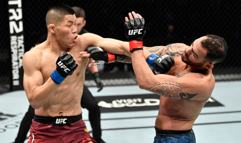 Ли нокаутировал Понзиниббио на UFC Fight Island 7