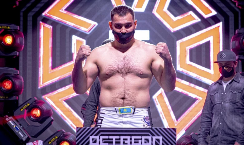 Octagon 15. Ілияс Елеусінов ауыр салмақта техникалық нокаутпен жеңіске жетті (ВИДЕО)