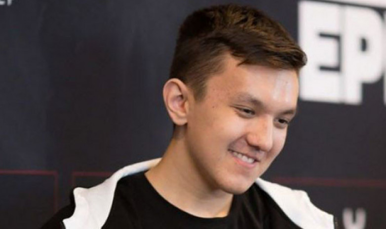 С Twitch-канала Айбека «Naive-» Токаева сняли блокировку