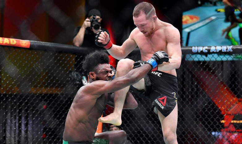 «Ты самый мягкий боец в UFC. Не забудь в следующий раз захватить свои яйца в октагон». Ян — Стерлингу