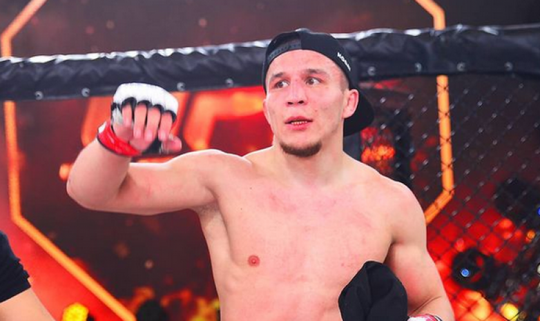 NFC чемпионы Фанил Рафиков белбеуін қорғайды