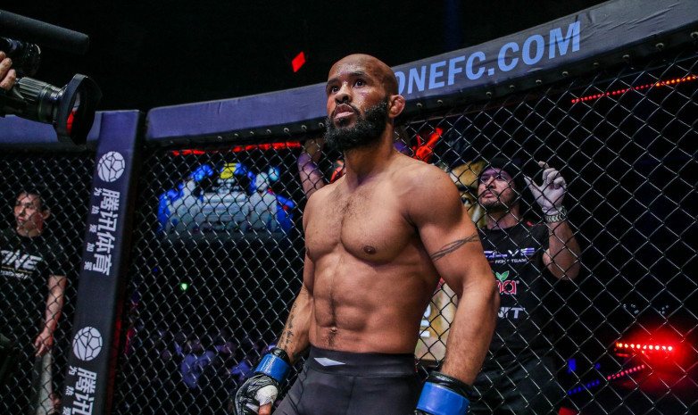 ONE on TNT 1: Бұрынғы UFC чемпионы нокаутпен жеңілді