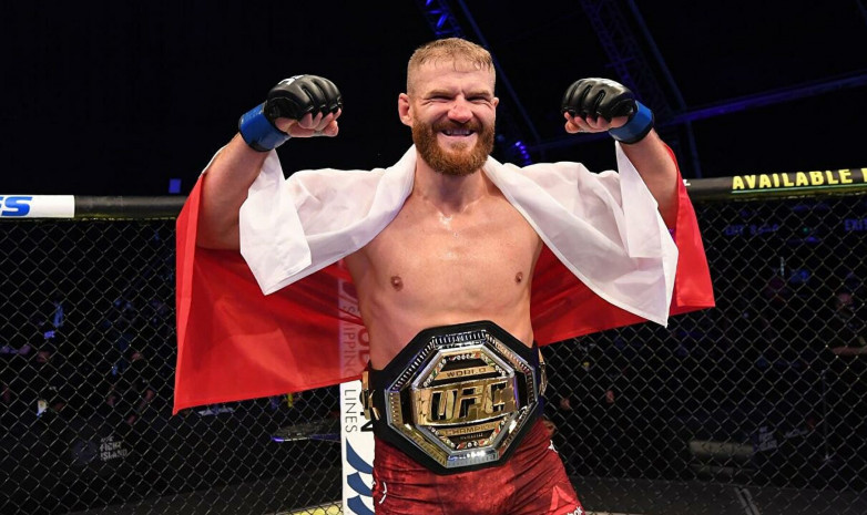 UFC чемпионы Ян Блахович UFC 266-да чемпиондық атағын қорғайды