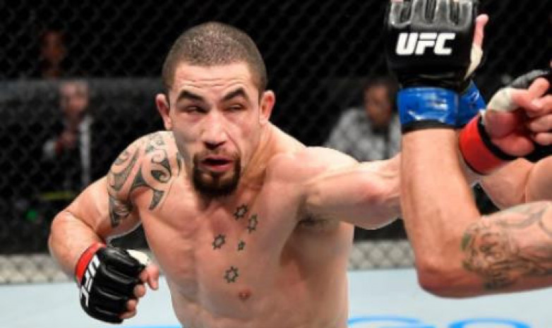 UFC турнирінің басты жекпе-жегі экс-чемпионның жеңісімен аяқталды