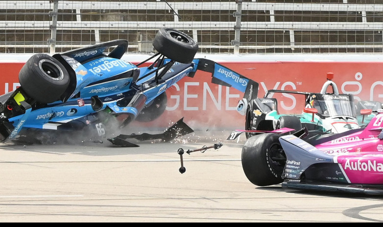 ВИДЕО. Массовый завал в гонке Indycar в Техасе