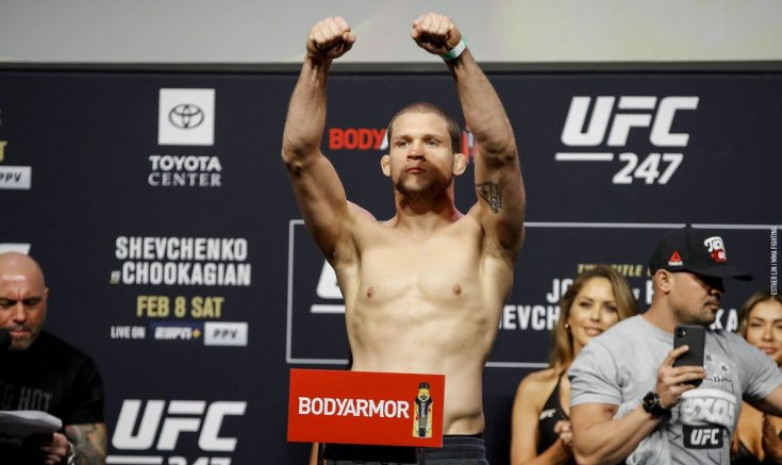 Мороно техническим нокаутом победил Серроне на UFC Вегас 26