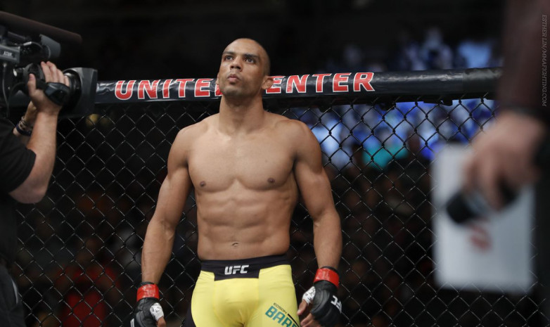 UFC 262. Барбоза қарсыласын техникалық нокаутпен жеңді