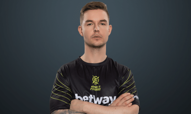 «Aizy»: Николай «device» Ридтц вел переговоры с «FaZe Clan» в 2016 году